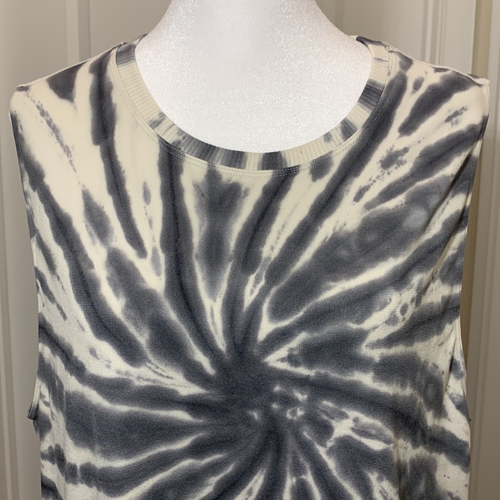 COPY - Sage  Collective Gray & Cream Tie Dye top | Large